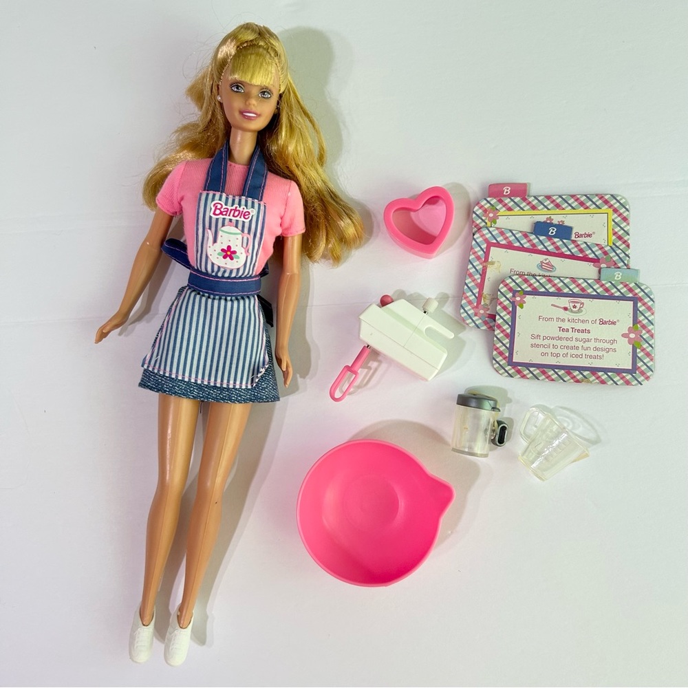 1998 Sweet Treats Barbie with Wind Up Hand Mixer and Baking Accessories (9 pcs)